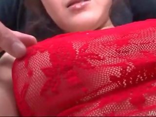 Rui natsukawa em vermelho lingerie used por três youngsters