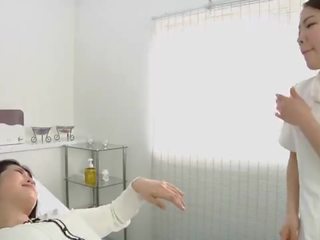 Japonais lesbienne fascinating crachant massage clinique sous-titré
